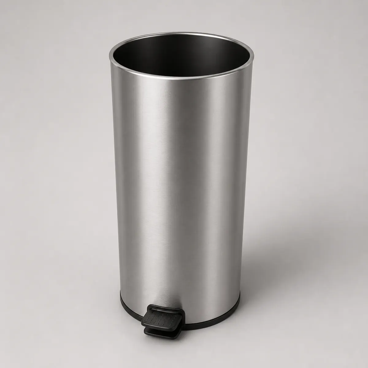 Open-top pedal bin, the real-world character this definition is written to capture